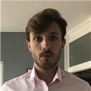 Professeur de mathématiques, histoire et anglais. Etudiant achevant sa licence économique